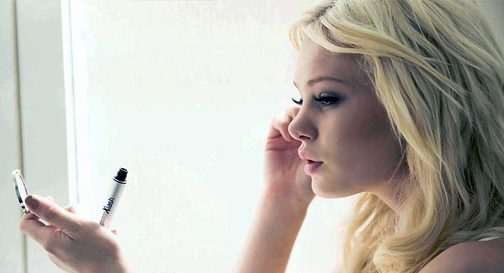 Tricks to get long and beautiful eyelashes