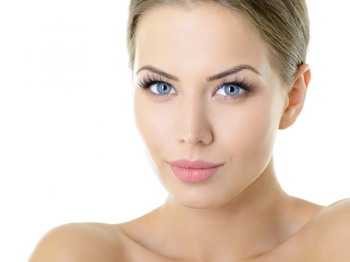 Have a natural look by applying eyelash growing serum